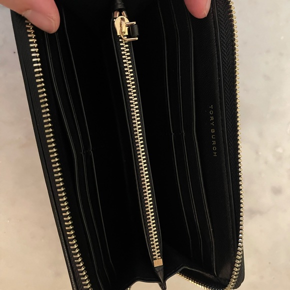 Tory Burch Black Quilted Wallet - Picture 4 of 7